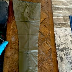 Men’s green/khaki classic fit deck pants size 36W/32L